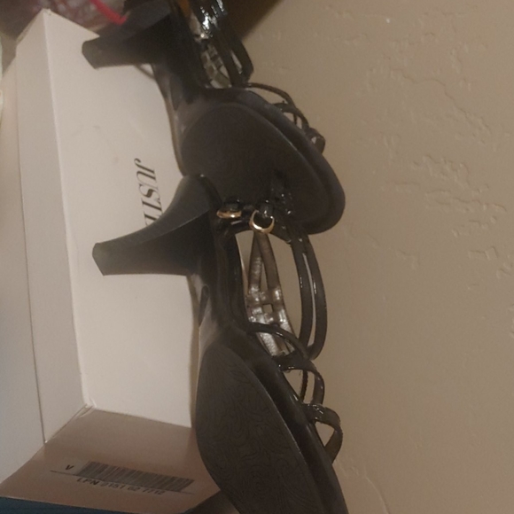 Eurosoft by Sofft Black Patent Leather Sandals - Picture 3 of 3